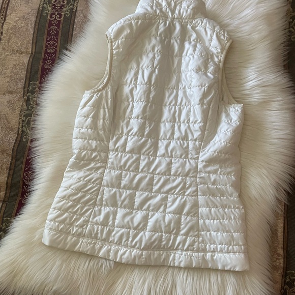 Patagonia Women's Cream Quilted Vest - Picture 11 of 11